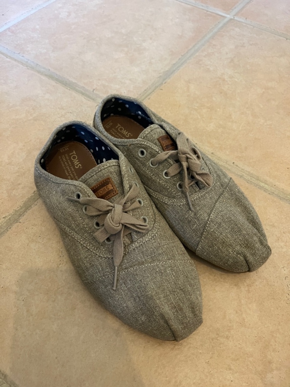 TOMS Women’s Gray Canvas Lace-Up Shoes